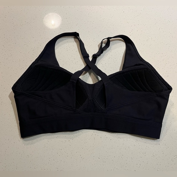 Under Armour | Vanish Mid Sports Bra in Black Size Medium - Picture 4 of 6